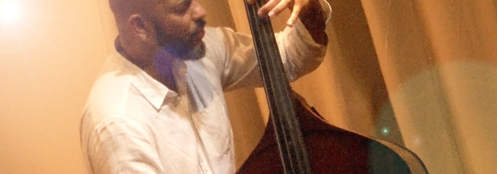 who plays an upton bass
